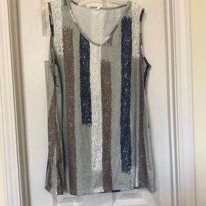 New beautiful sleeveless top.  Casual & comfortable.